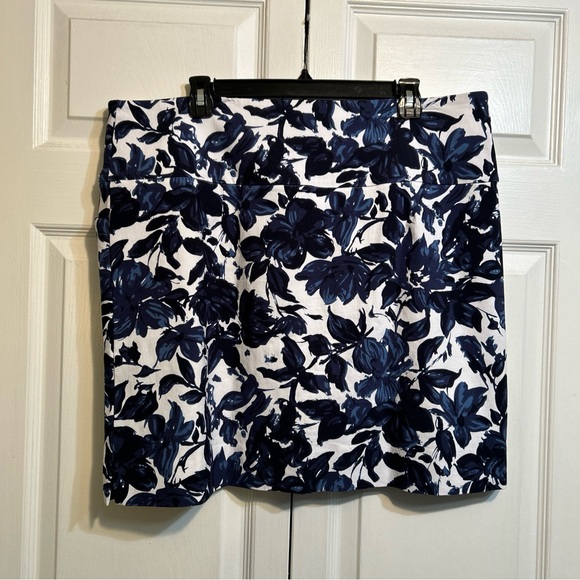 S.C.&CO. Floral Pull-On Tummy Control Active Skort Size XXL Blue White - Picture 9 of 12